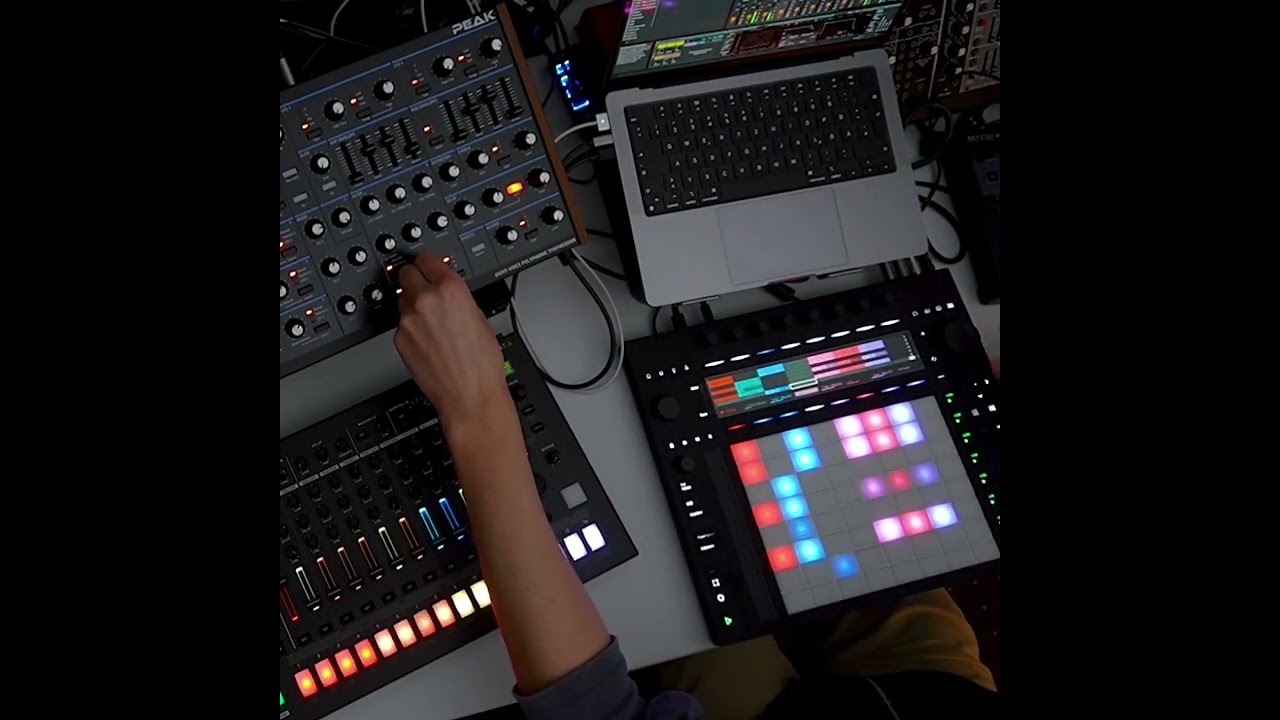 new Techno-Routine with Push3 , Tr8s and Novation Peak