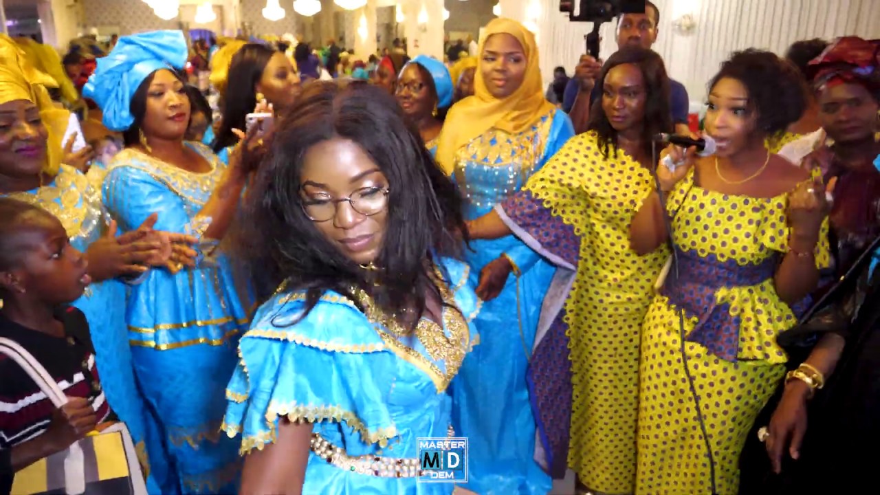Quand la griotte Astou DIABATE fait le show lors d'un mariage ( Ambiance Malienne )
