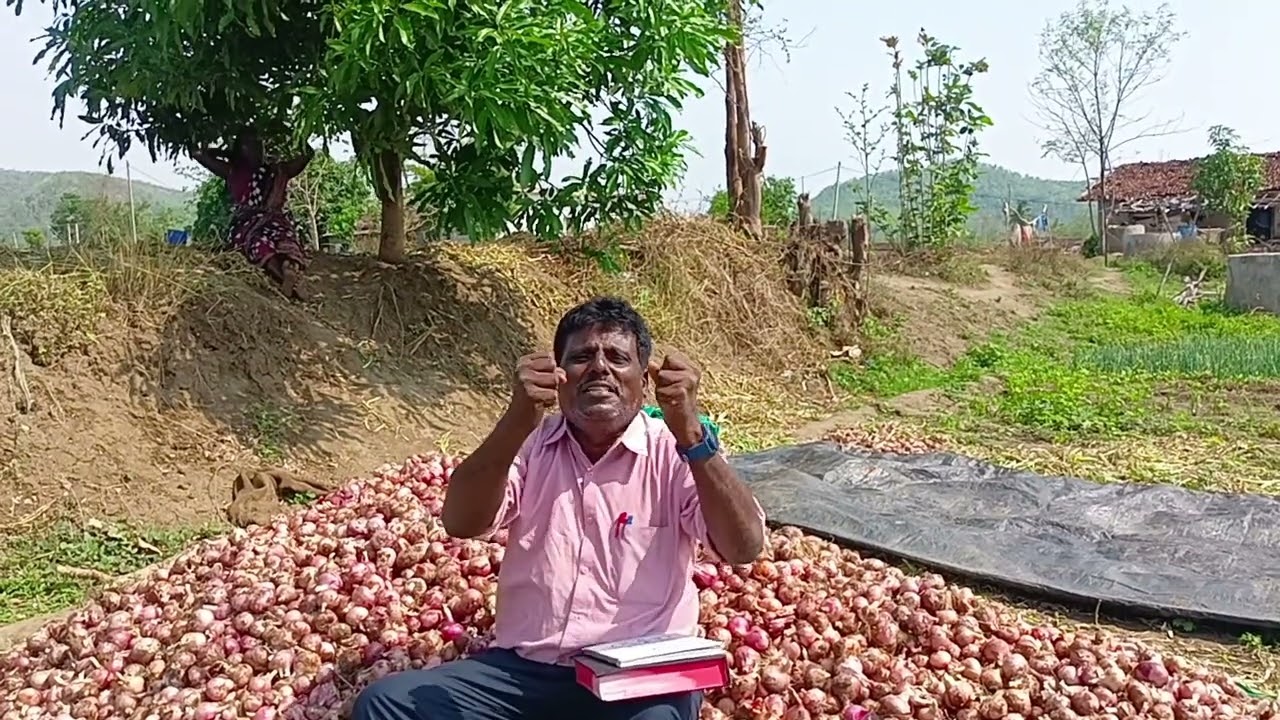 வழுவாதபடி உங்களைக் காக்கவும், தமது மகிமையுள்ள சந்நிதானத்திலே மிகுந்த மகிழ்ச்சியோடே உங்களை  யூதா 1:24