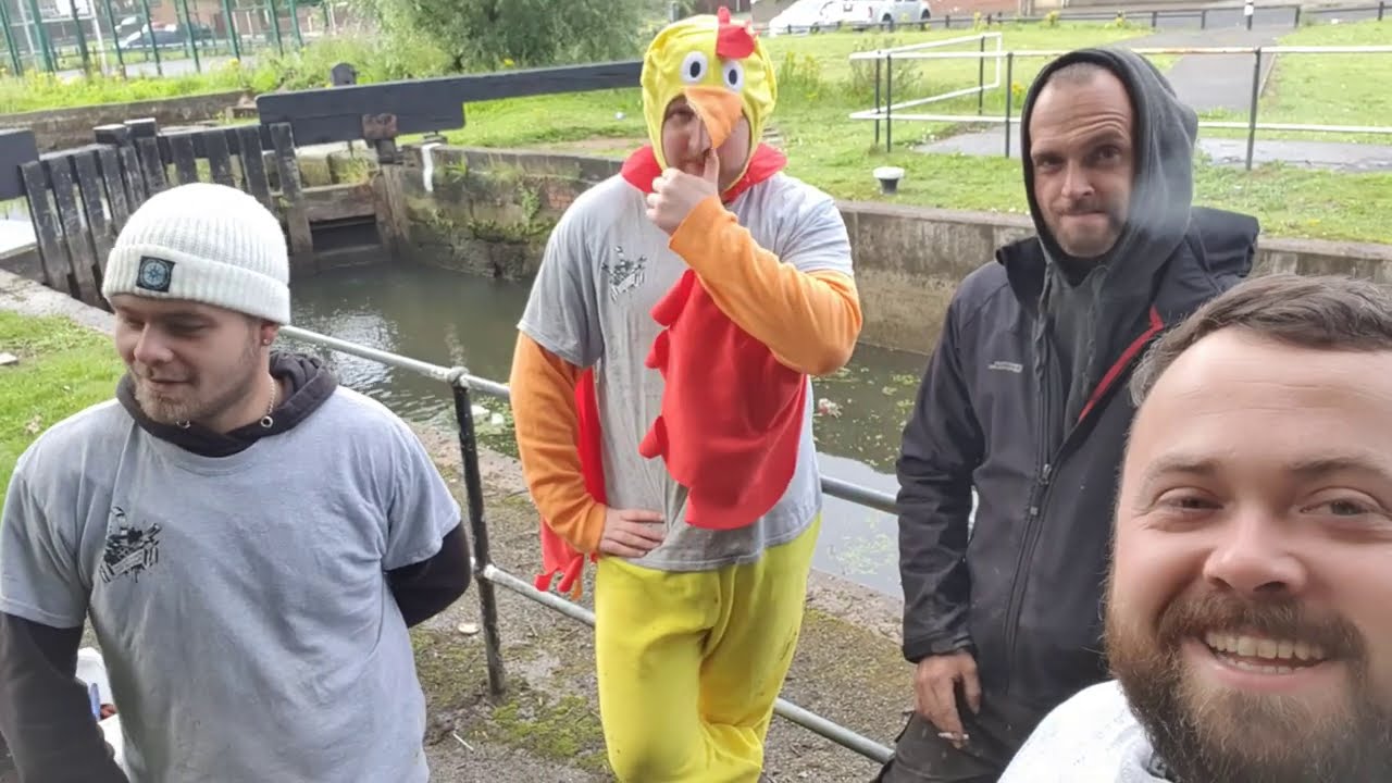 MUST WATCH RUBY'S magnet fishing event organised by Manchester magnet men part 1
