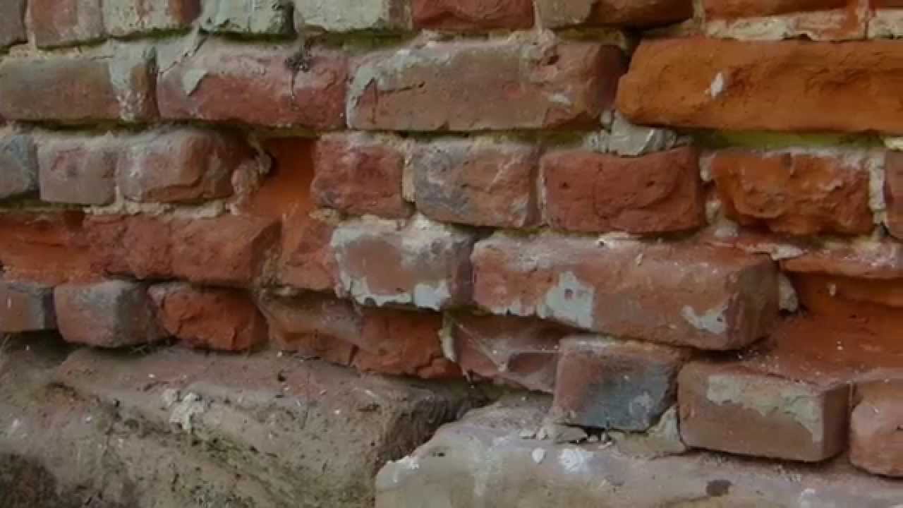 Old house renovation Backsteine erneuern, Mauerziegel auswechseln, Mauerrestaurierung