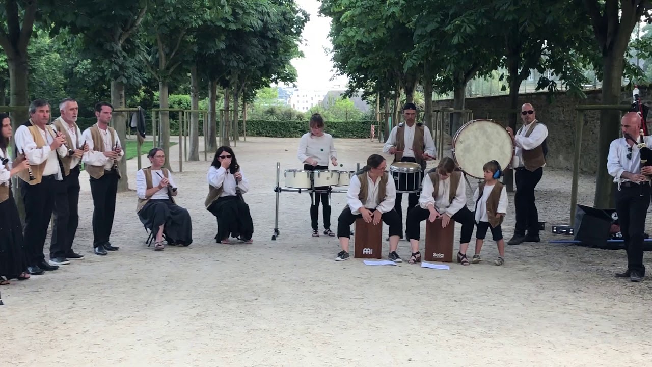 Traditional Breton music