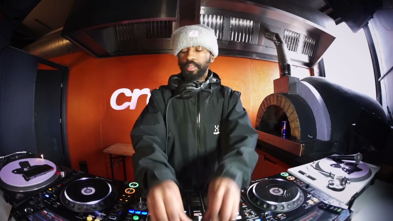 MuziiSwaks - CROP RADIO - 06/02/25