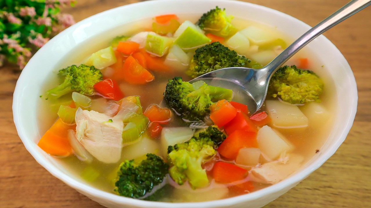 Mein Mann bittet mich, diese Gemüsesuppe mit Hühner jeden Tag zuzubereiten. Suppenrezept in 20 Min.