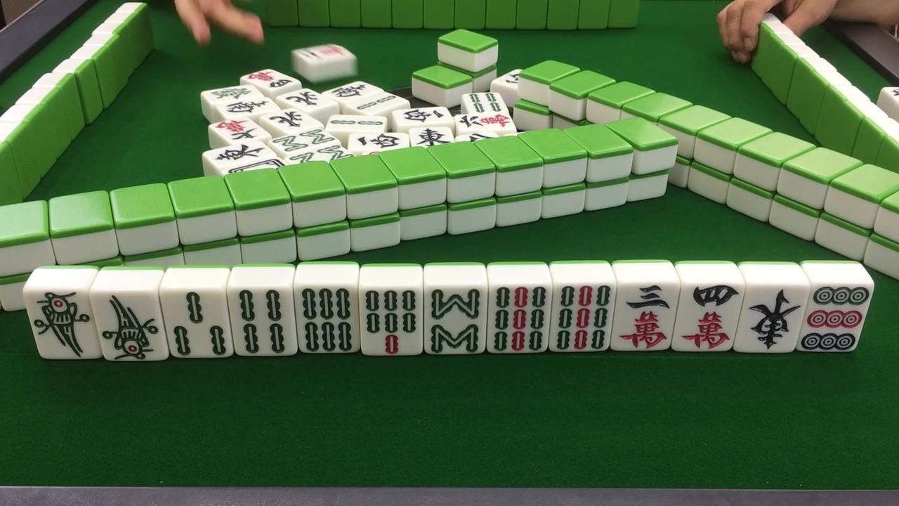 出招就是精华多少带点豪横，麻将桌上比手法，大叔还真没输过