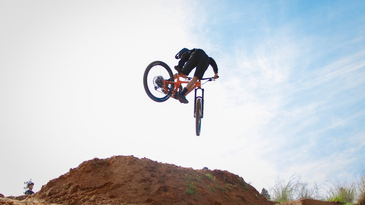 רוכבים ונהנים    Some jumps and tricks in  morzine