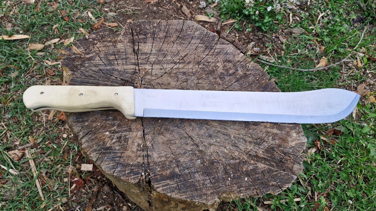 Realizzo un manico in legno per il mio machete #bushcraft #wood #faidate #knife