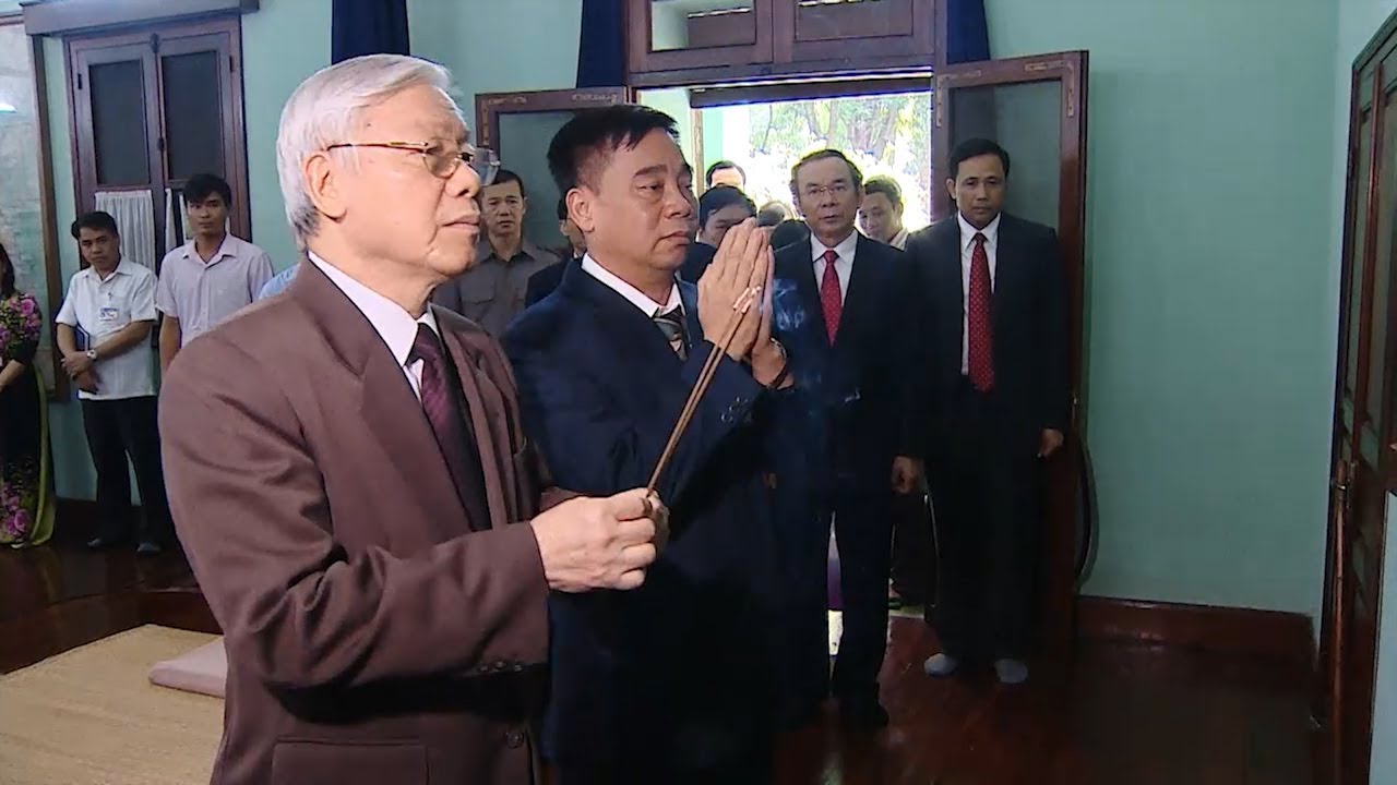 Tổng Bí thư Nguyễn Phú Trọng thăm và dâng hương tại Khu di tích Chủ tịch Hồ Chí Minh