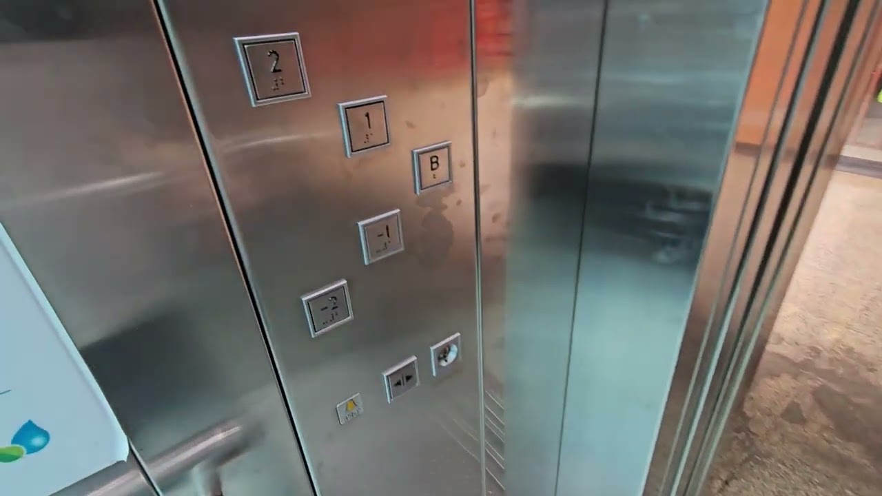 ThyssenKrupp Hidráulico. (Cabina de Synergy)