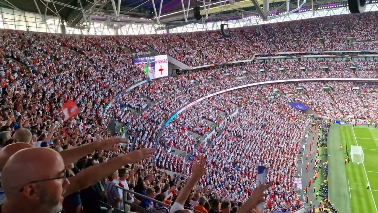 SWEET CAROLINE !!!! England win the Euros 🏴󠁧󠁢󠁥󠁮󠁧󠁿🏴󠁧󠁢󠁥󠁮󠁧󠁿 *Goosebumps* ⚽️⚽️