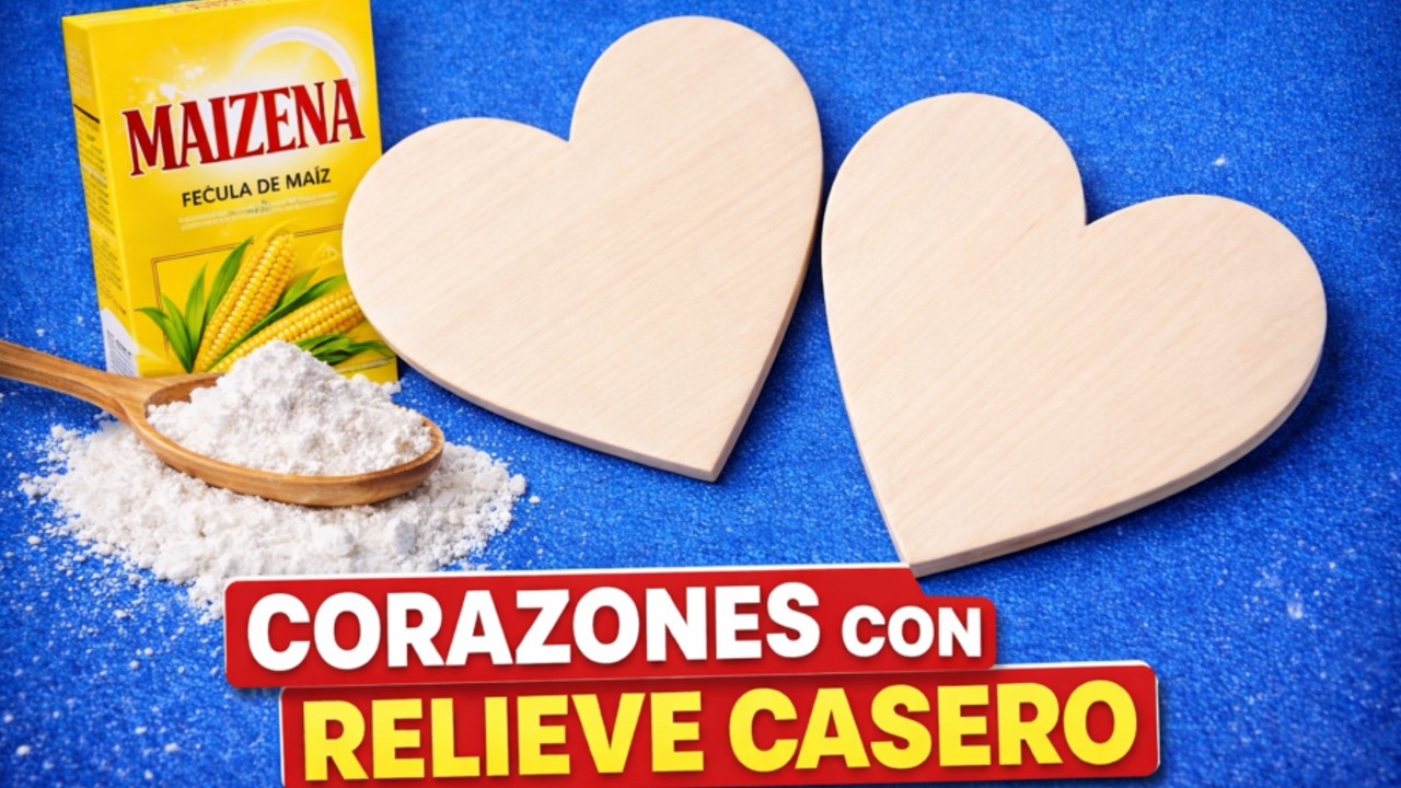 Corazones decorados con pasta de relieve casera