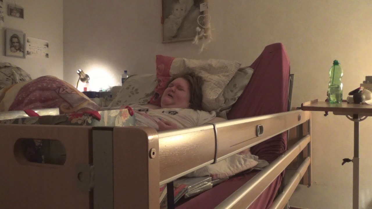 Tessa Sings 'Hello' (Cue - Niklas Hjulstr&ouml;m)