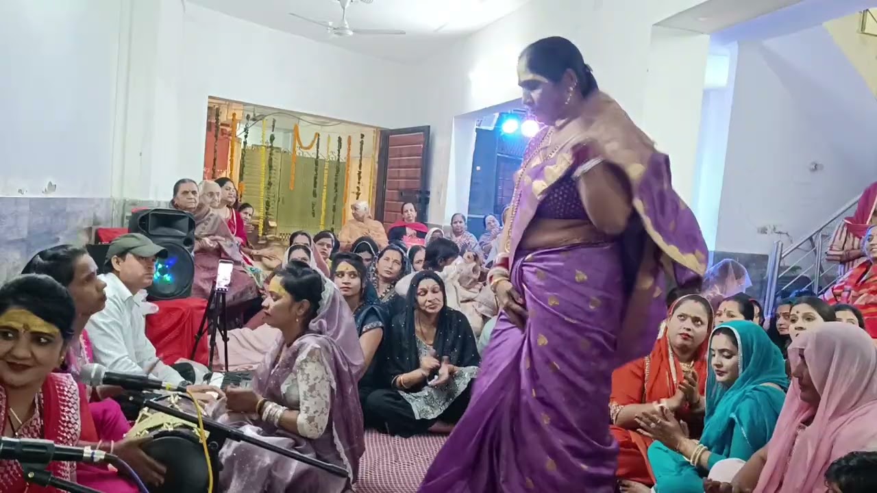 ओ मेरी बीती उमरिया सारी 🌹ओ बुला लो वृन्दावन गिरधारी 🌺आज के युग का सुपरहिट#dance #viraldance #youtub 