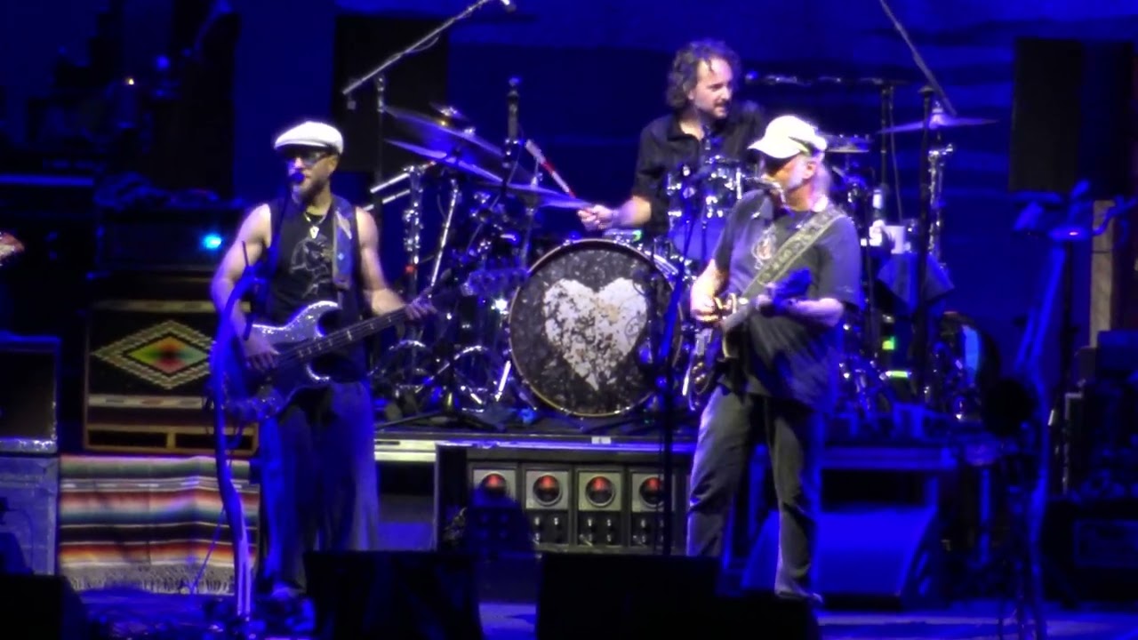 Neil Young & The Chrome Hearts Singer Without A Song Jones Beach 8/23/25 [4K]