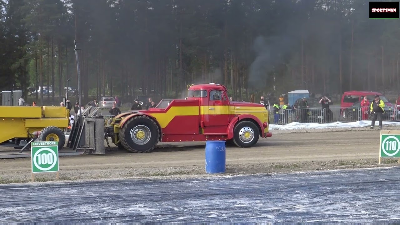 Race trucks 8500 kg Tractor pulling Lievestuore 6.7.2024