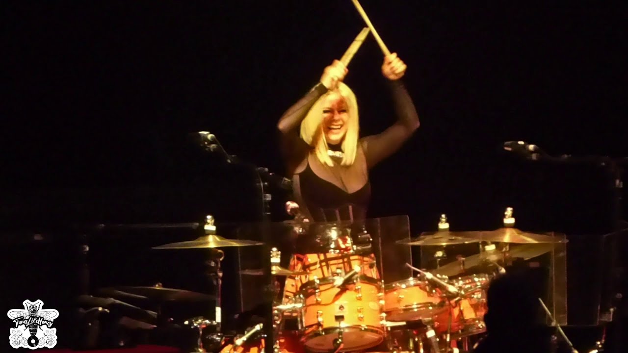 Avril Lavigne - Love Sux (Avril on Drums) [Live in Berlin, Love Sux Tour, 15/04/23]