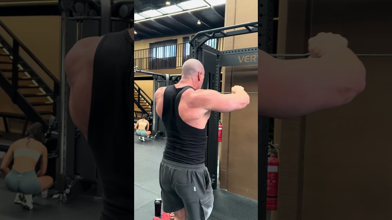 Субботняя тренировка плеч? И этим все сказано.