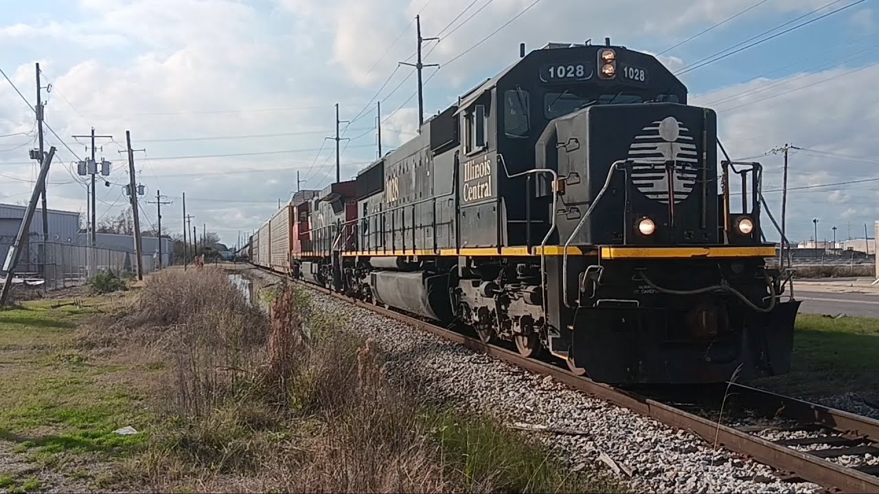 IC Deathstar 1028 Leads CN Manifest With Dash 9 Trailing