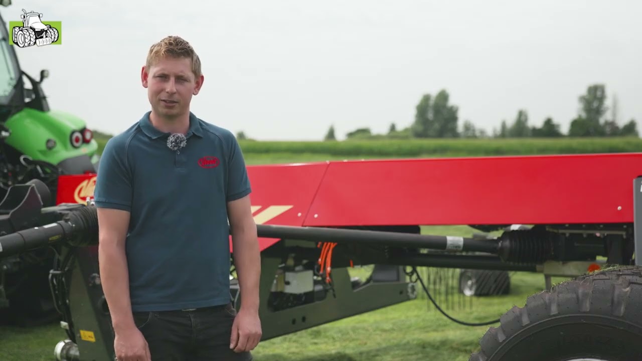 Vicon Andex 1304 Plus vierrotor-hark in actie in Friesland