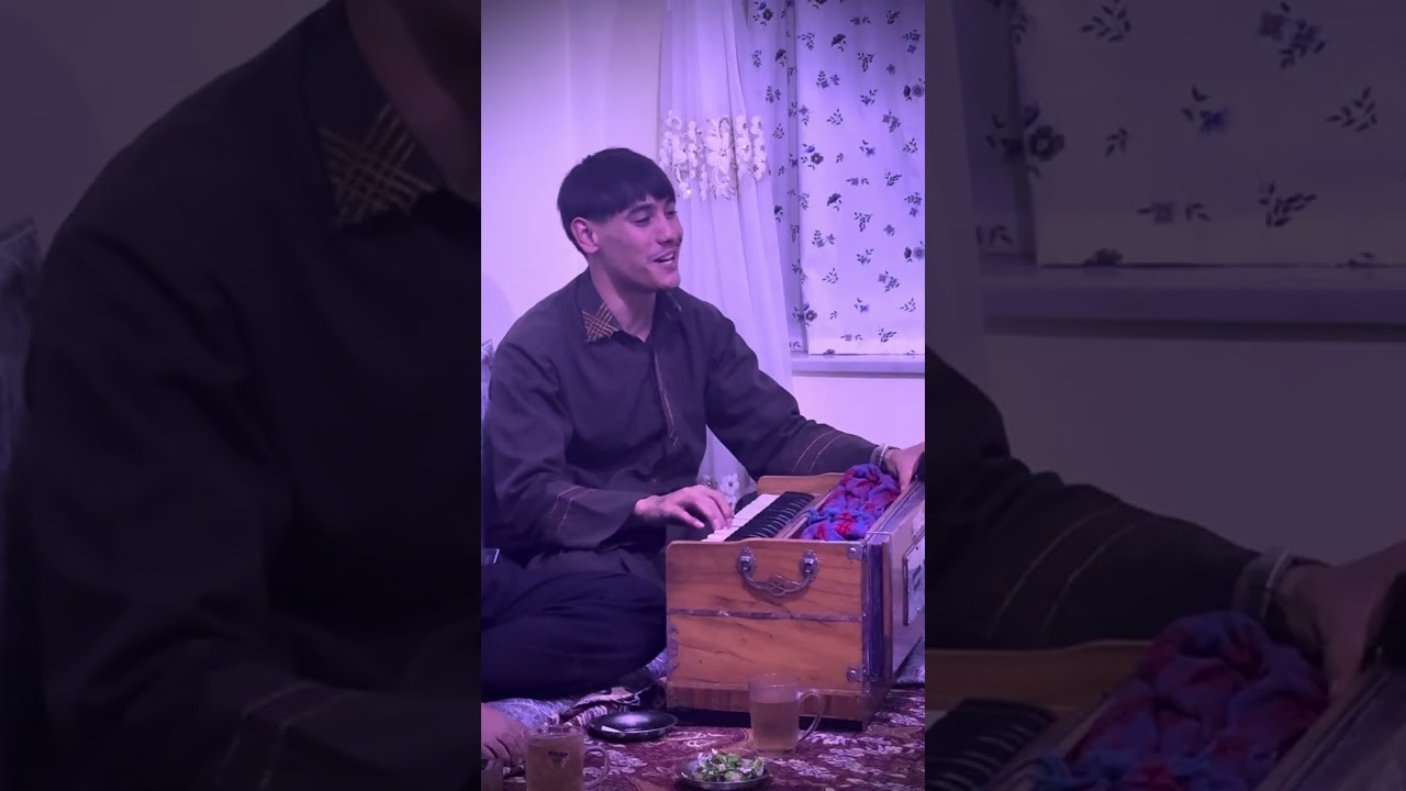 مصطفی دمبوره _ آهنگ محلی گُل سیب ام یار …✨❤️