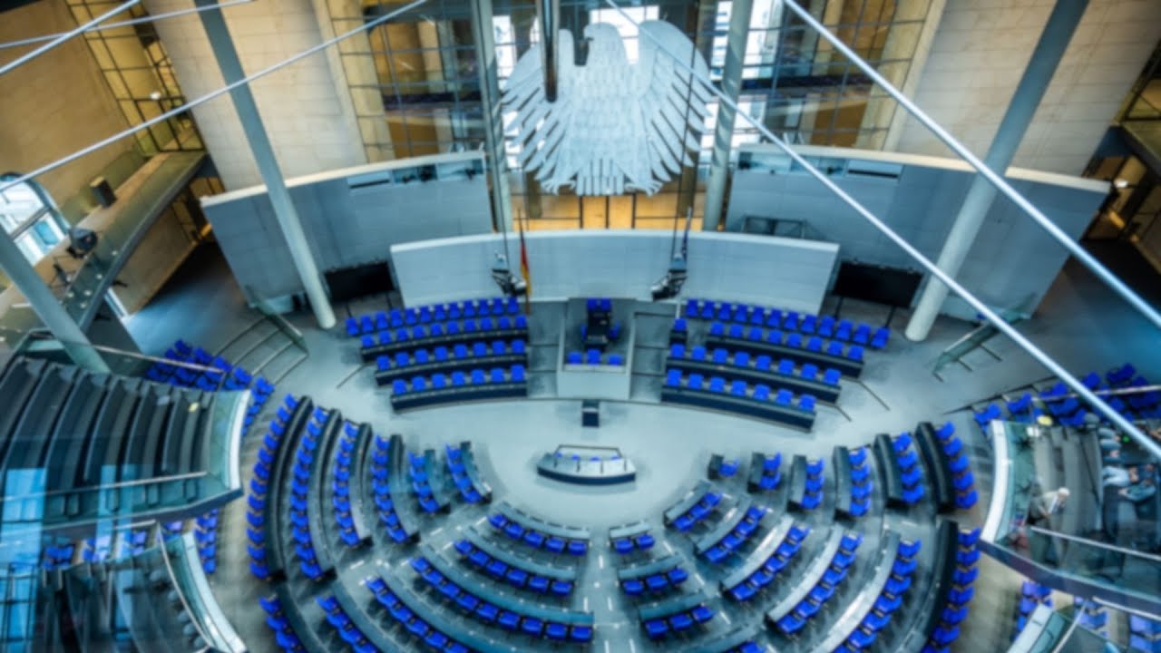 Bundestag LIVE: u.a. Abstimmung zum Wehrdienst-Modernisierungsgesetz und Rentenpaket | 05.12.25