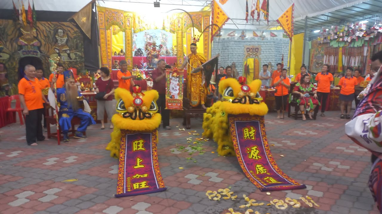 新加坡腾阳龙狮体育会 Teng Yang Dragon and Lion dance Association 2 lions and Dragon caiqing at 蓮合壇