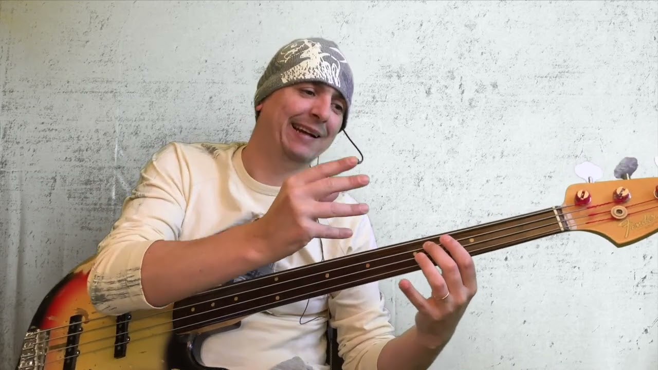 Primi esercizi sul Fretless (Intonazione, vibrato, glissato) - Lezione basso 6