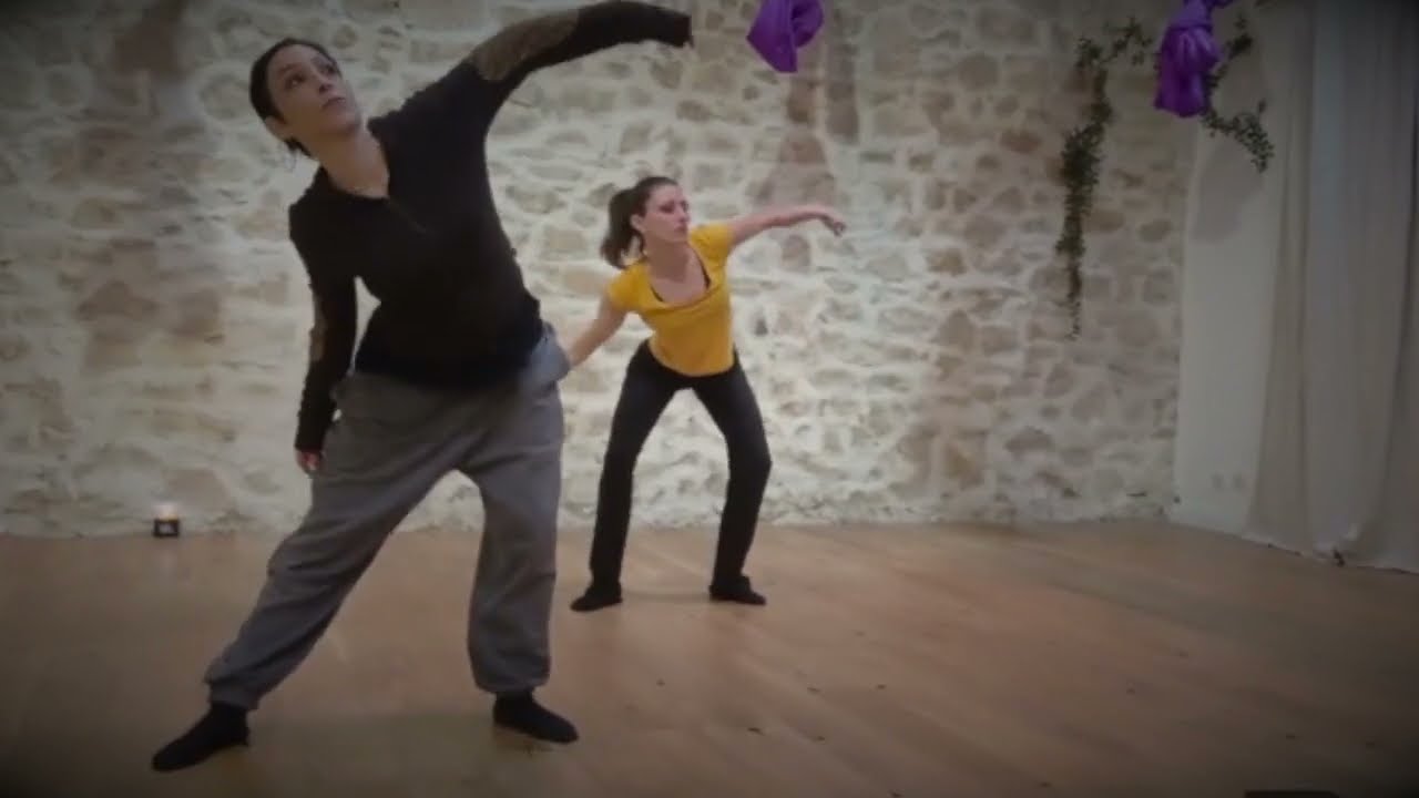 Atelier art et danse thérapie avec Coralie