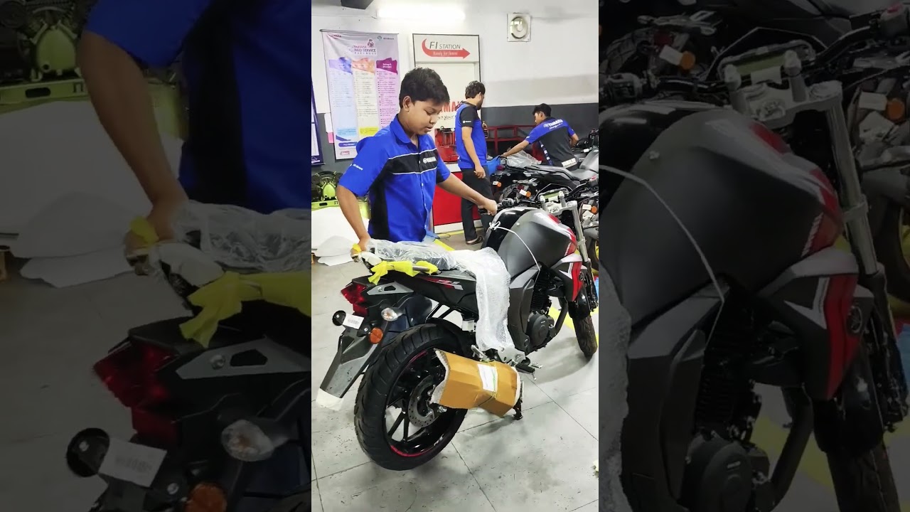Yamaha Fzsv2 Red Sticker Bike Unloading 