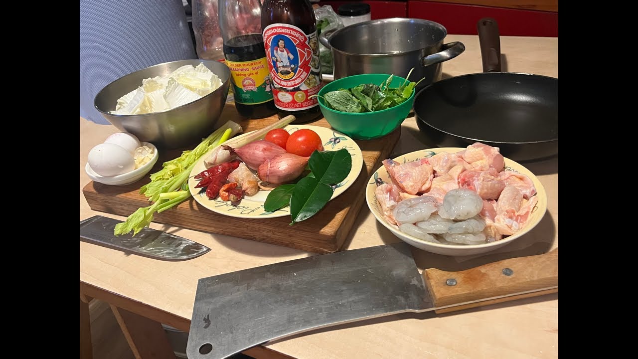 ต้มยำไก่บ้าน,￼ ผัดผักกาดใส่กุ้งไข่, Cooking Thais foods .,