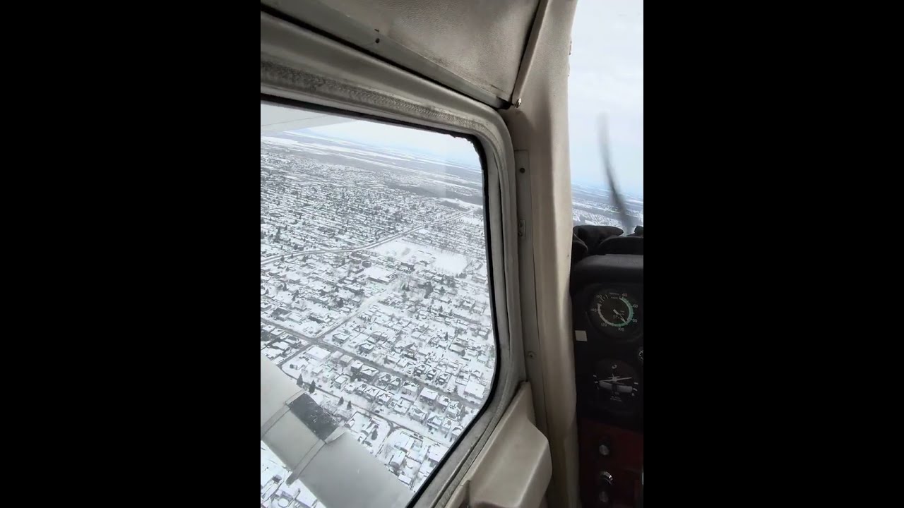 Cessna 152 CYHU (St. Hubert / Montréal Metropolitan Airport) Departure / Takeoff RWY 24L