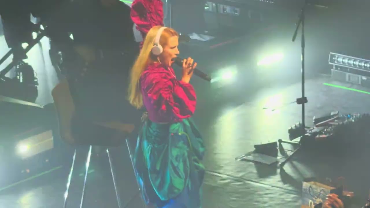Крошка – Монеточка (Live, Париж, 2025)