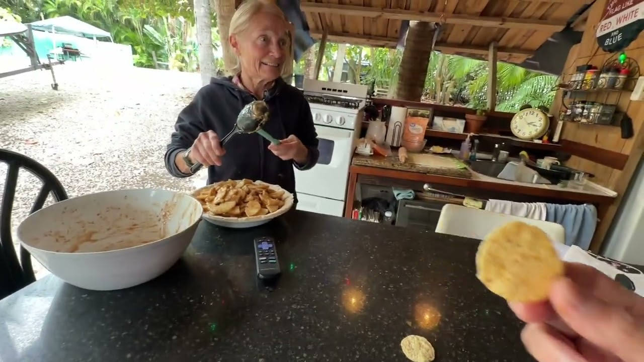 Домашний яблочный пирог от Джолин и классная яблочная овощечистка