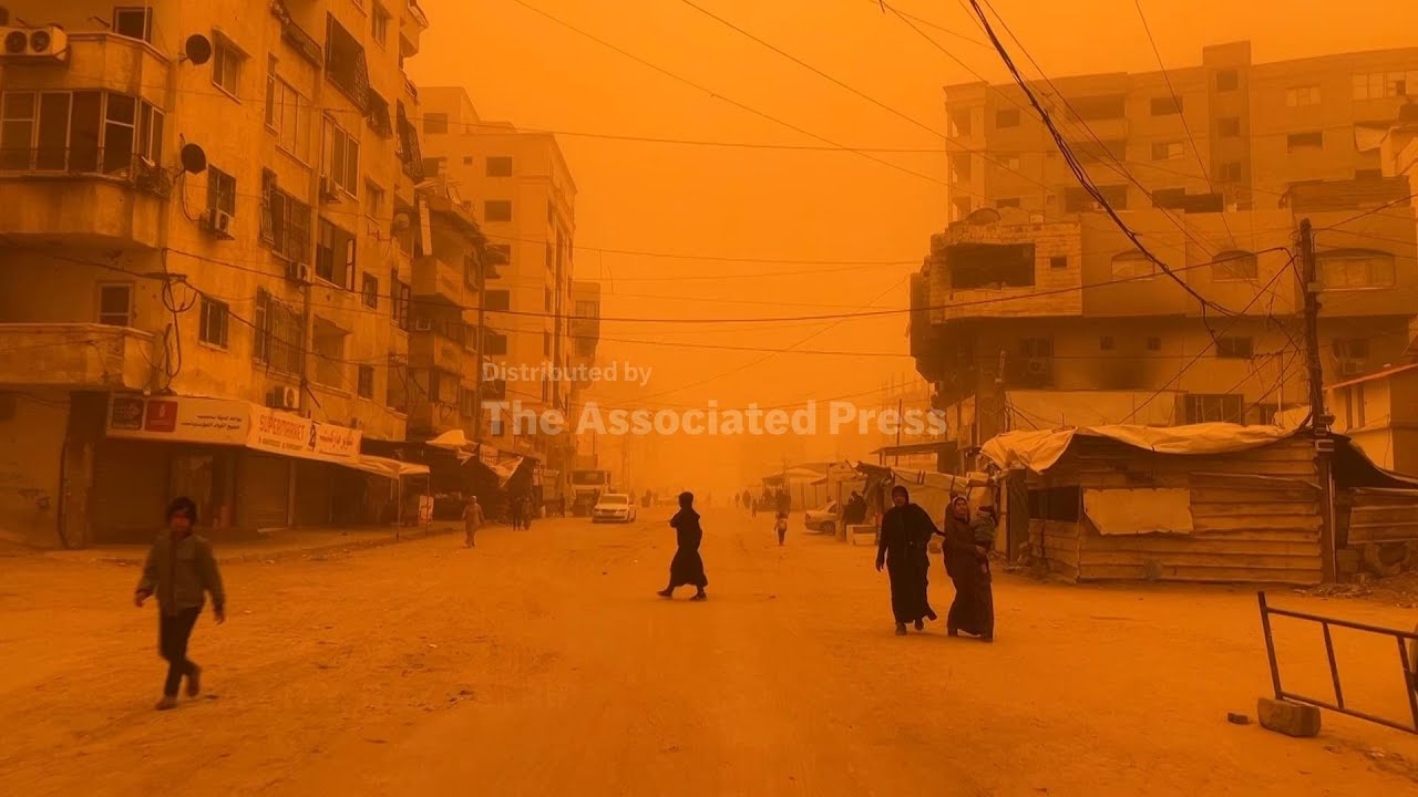 Dust storm blows over Gaza as people are urged to protect themselves