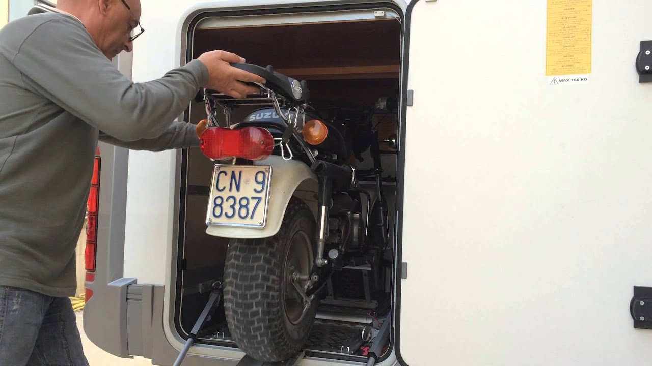 Portamoto scooter completamente automatico per camper e furgoni