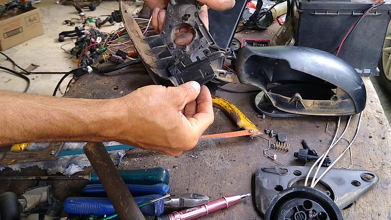 Adapting the electric mirror of the peugeot 206 for folding function.  part 1