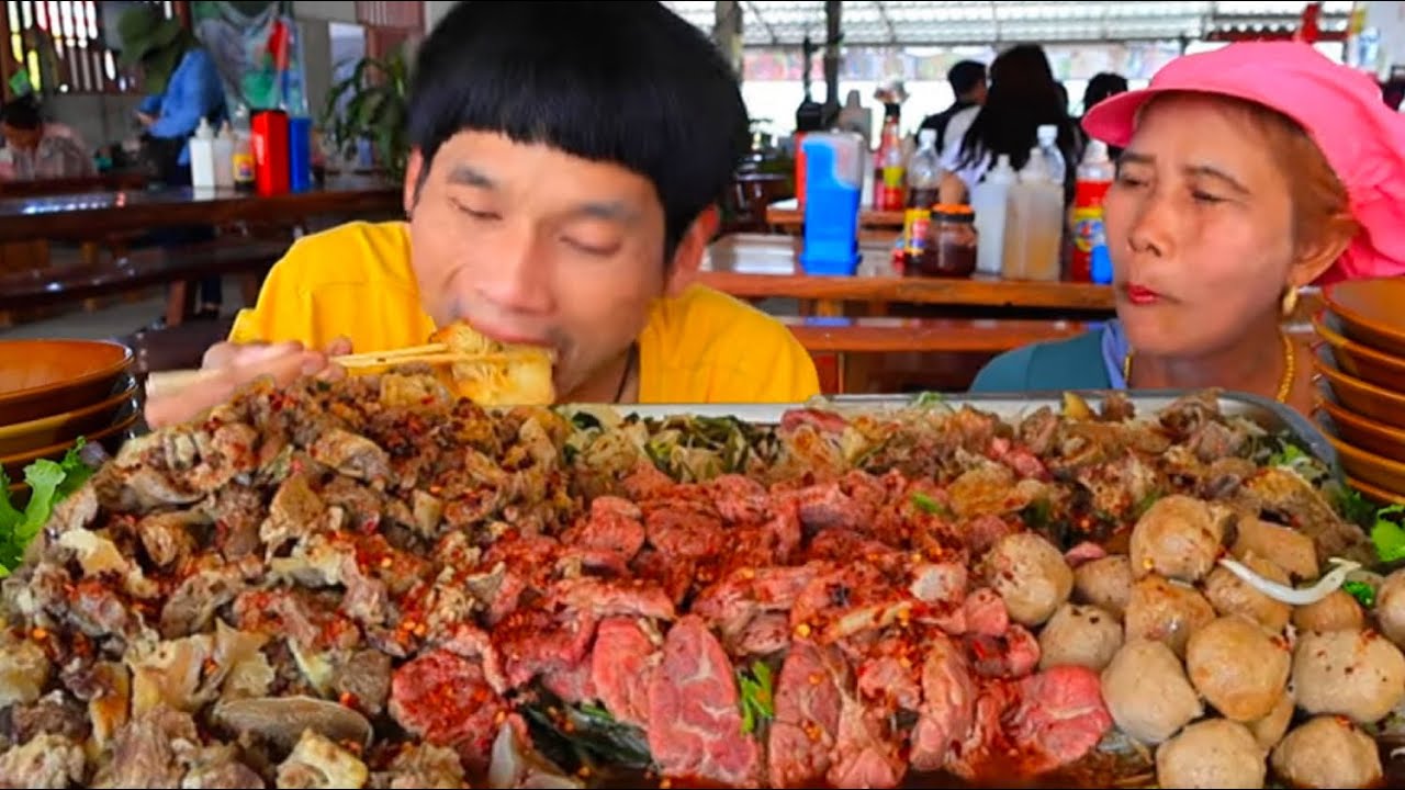 ก๋วยเตี๋ยวเนื้อร้านบุญเนื้อสดแกล้มผักสดแซ่บคักขนาดครับพี่น้องMUKBANG EATING SHOW/โก้อีสานพาแดก