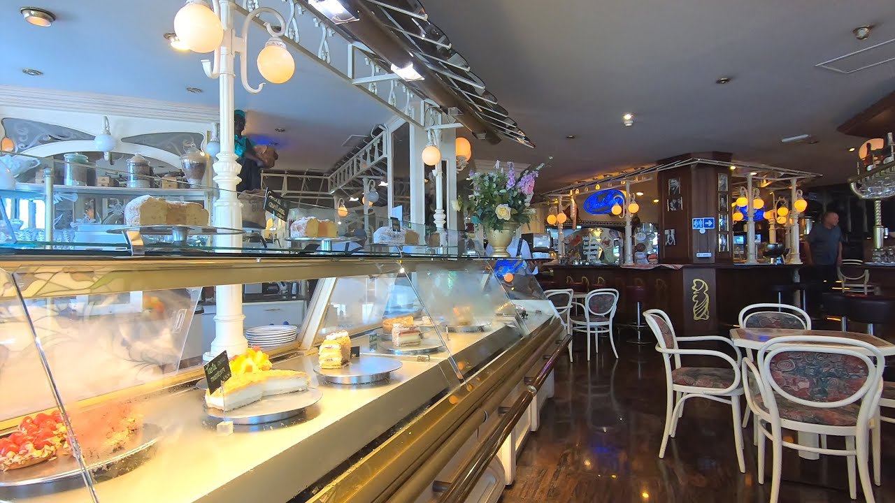 Cafe de Paris in Puerto de la Cruz Teneriffa  Sept. 2023 HD