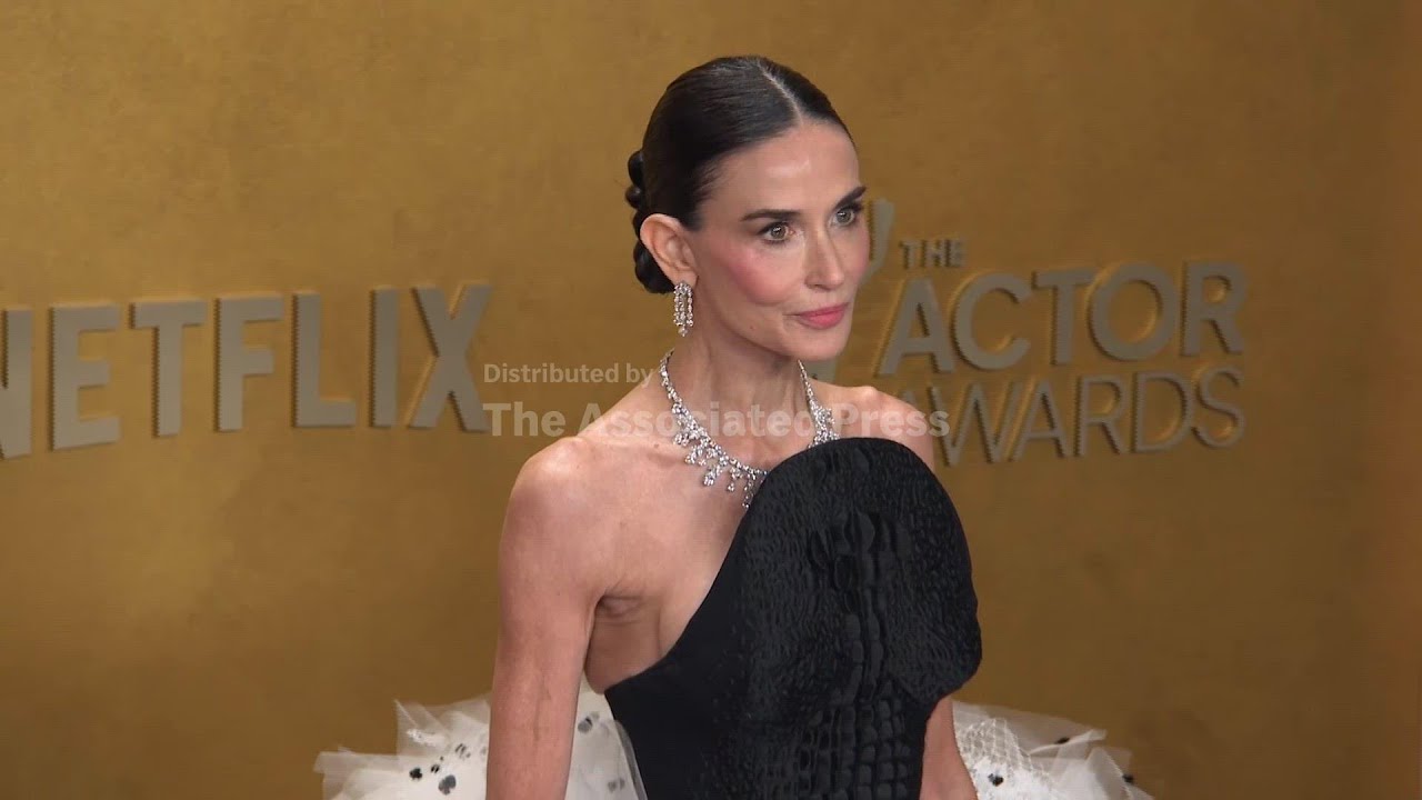 Demi Moore, Gwyneth Paltrow, Mindy Kaling pose at the Actor Awards
