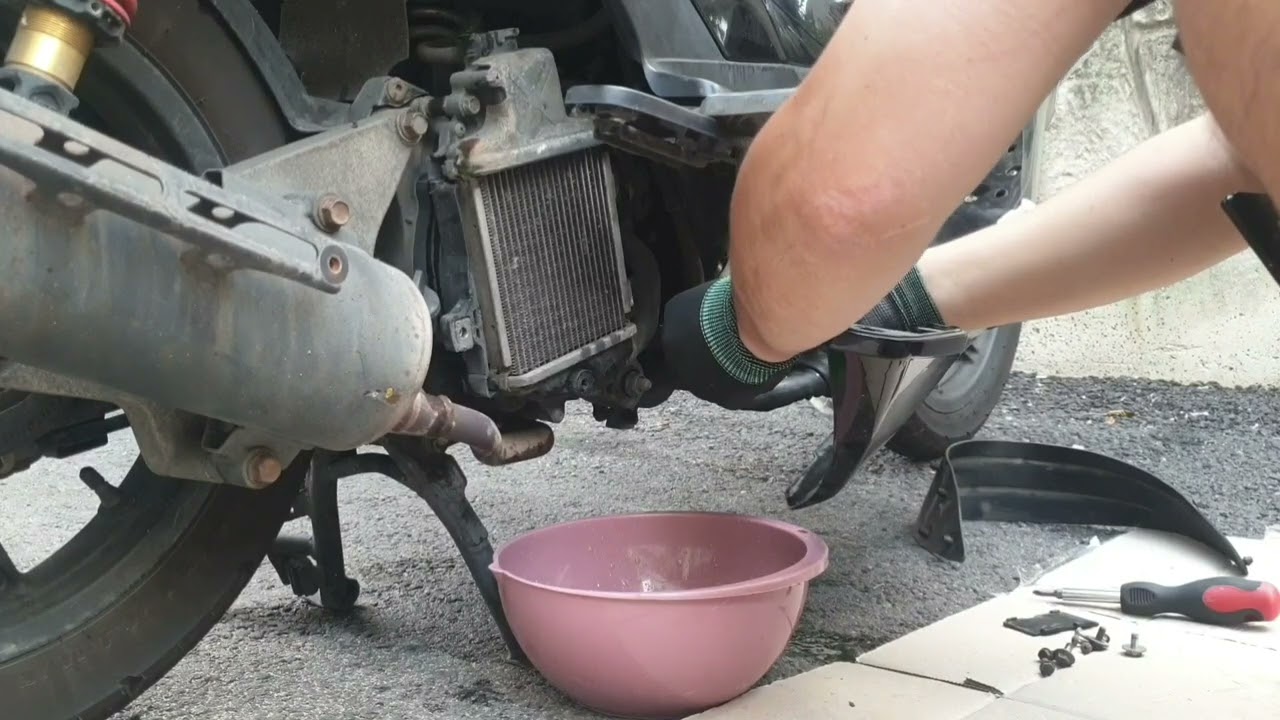 [PCX125 올뉴] 냉각수 교체 DIY (하부 볼트 X)