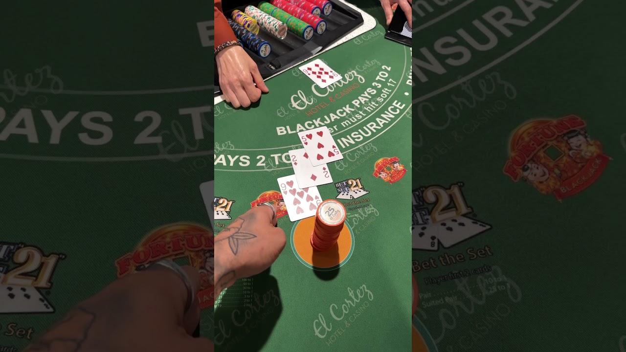 I won $700 in free play at el Cortez so I played a $700 blackjack hand #gamble #casino #gambling