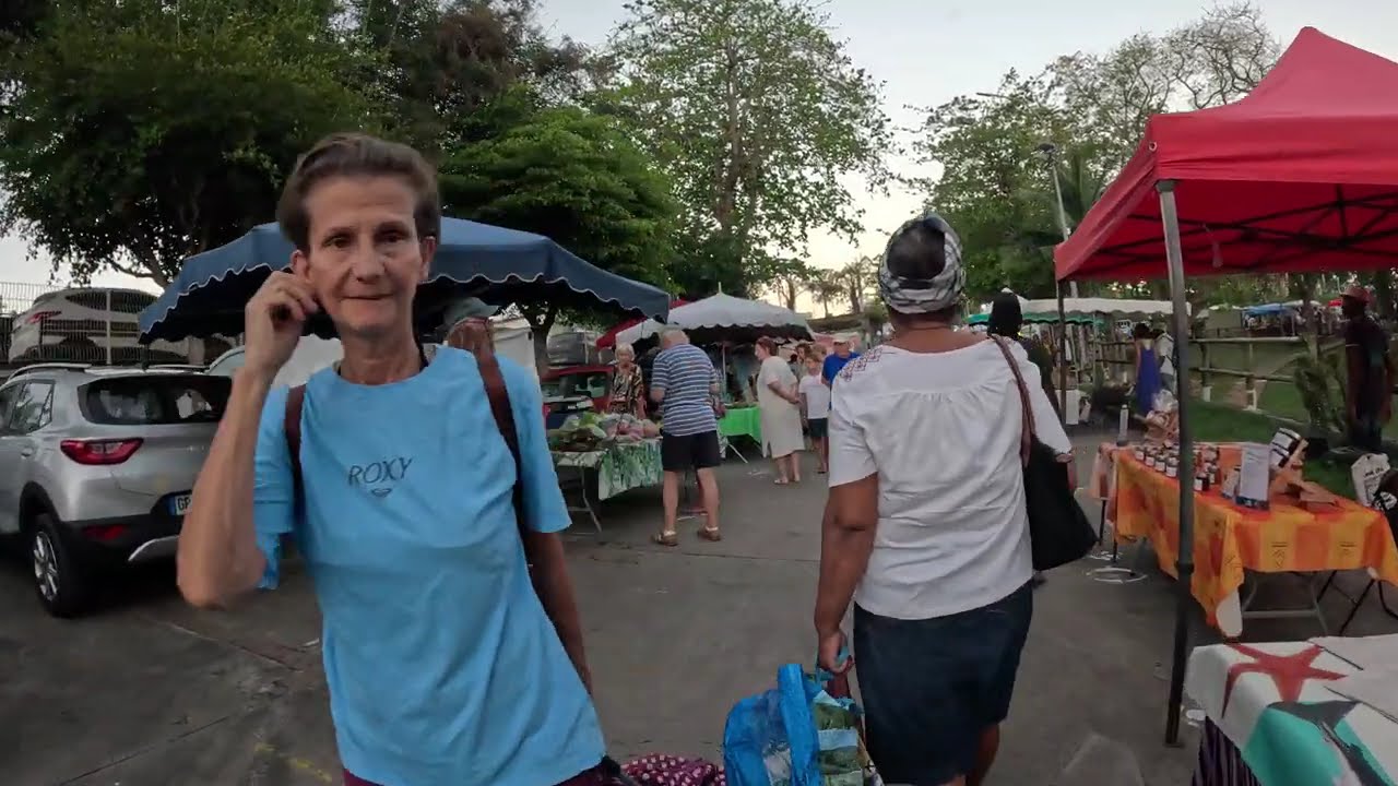 Walking into Le Gosier (Guadeloupe) on a busy Friday evening
