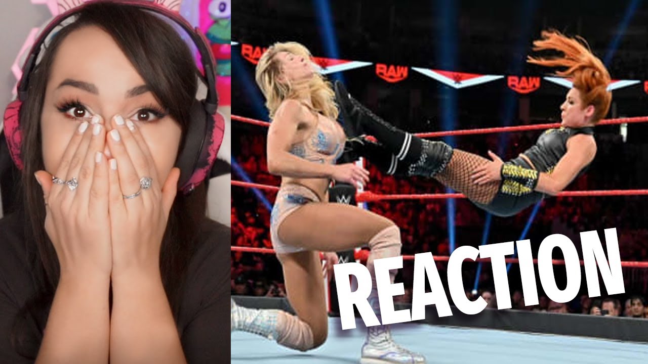 Девушка смотрит WWE Самые экстремальные и величайшие моменты всех времен - РЕАКЦИЯ !!!