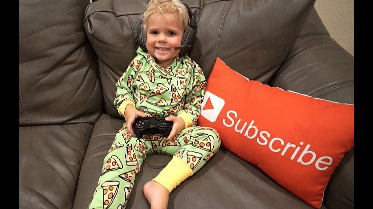 3 Year Old Tydus HARDCORE GAMER!!
