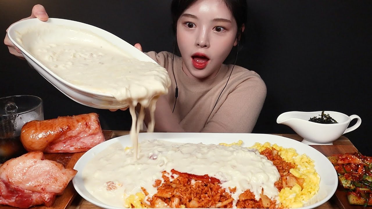 SUB)치즈가득 크림김치볶음밥에 통삼겹 베이컨 먹방🍖 리얼사운드 Creamy Cheese Kimchi-bokkeumbap & Bacon Mukbang ASMR