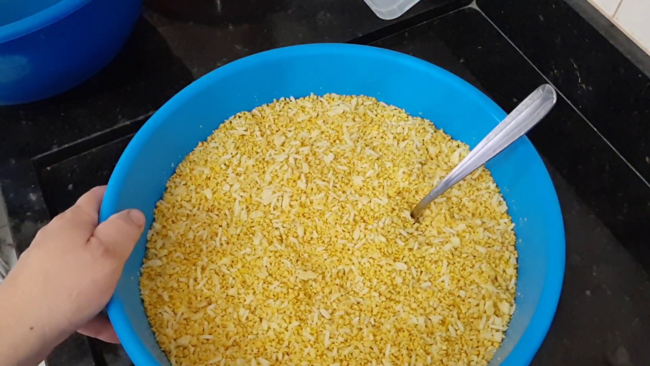 FARINHADA COM ARROZ. OS CANÁRIOS ADORAM.