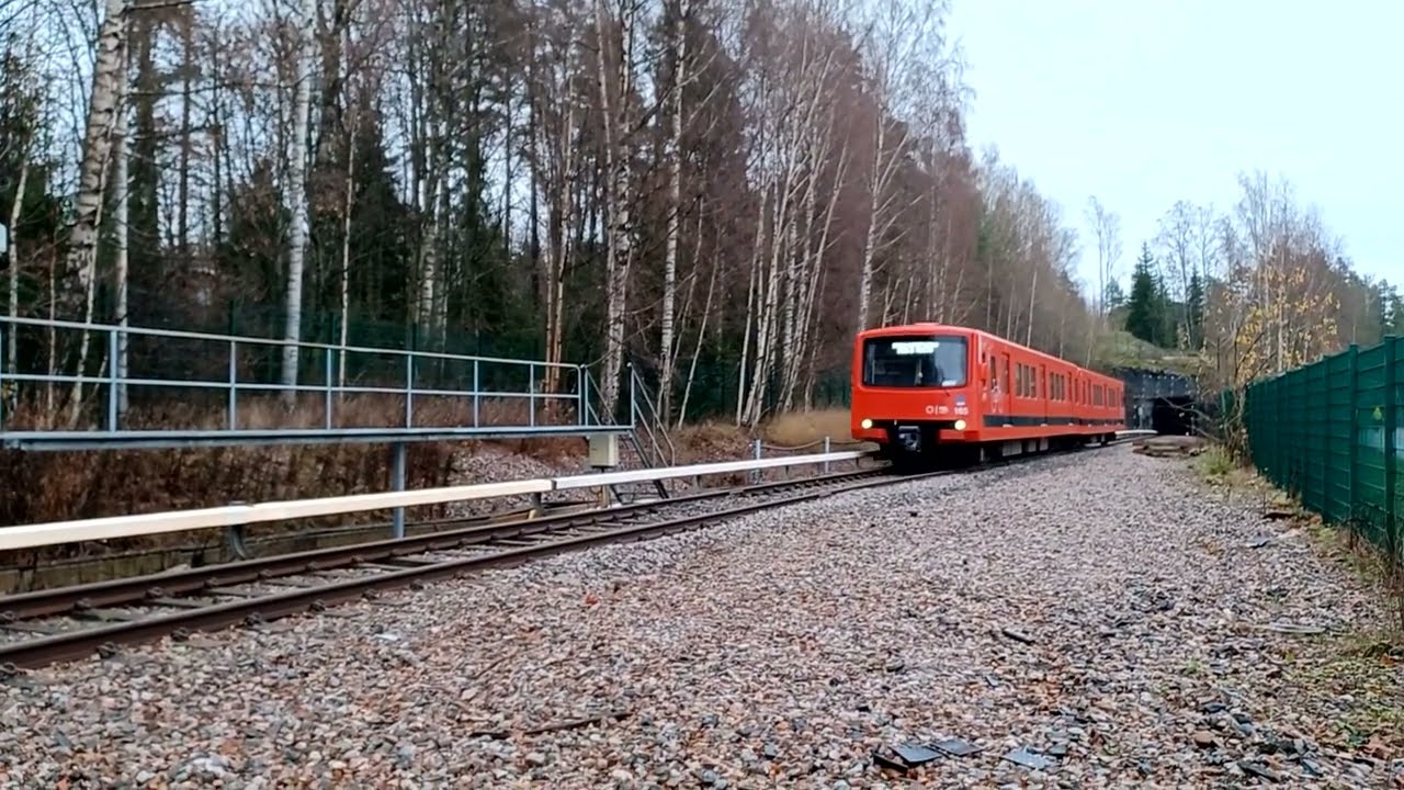(M100 165-166) Nimipäivä metro käy Roihupellossa