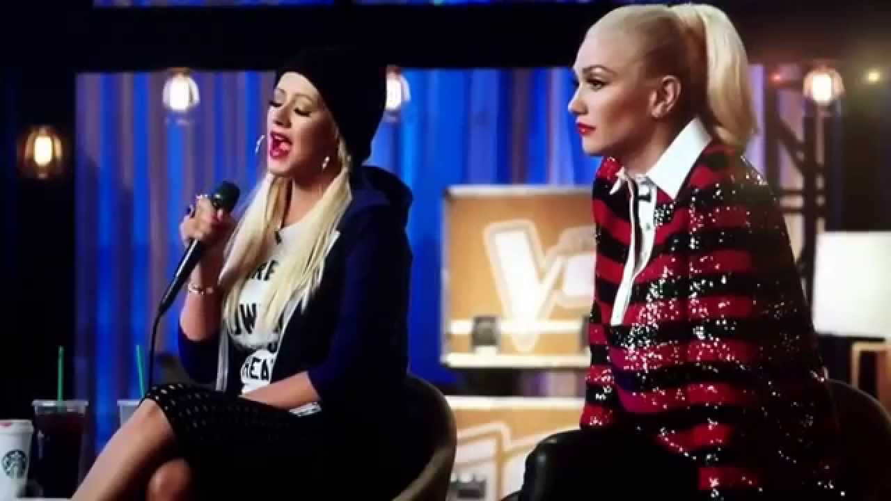 Christina Aguilera Sings 