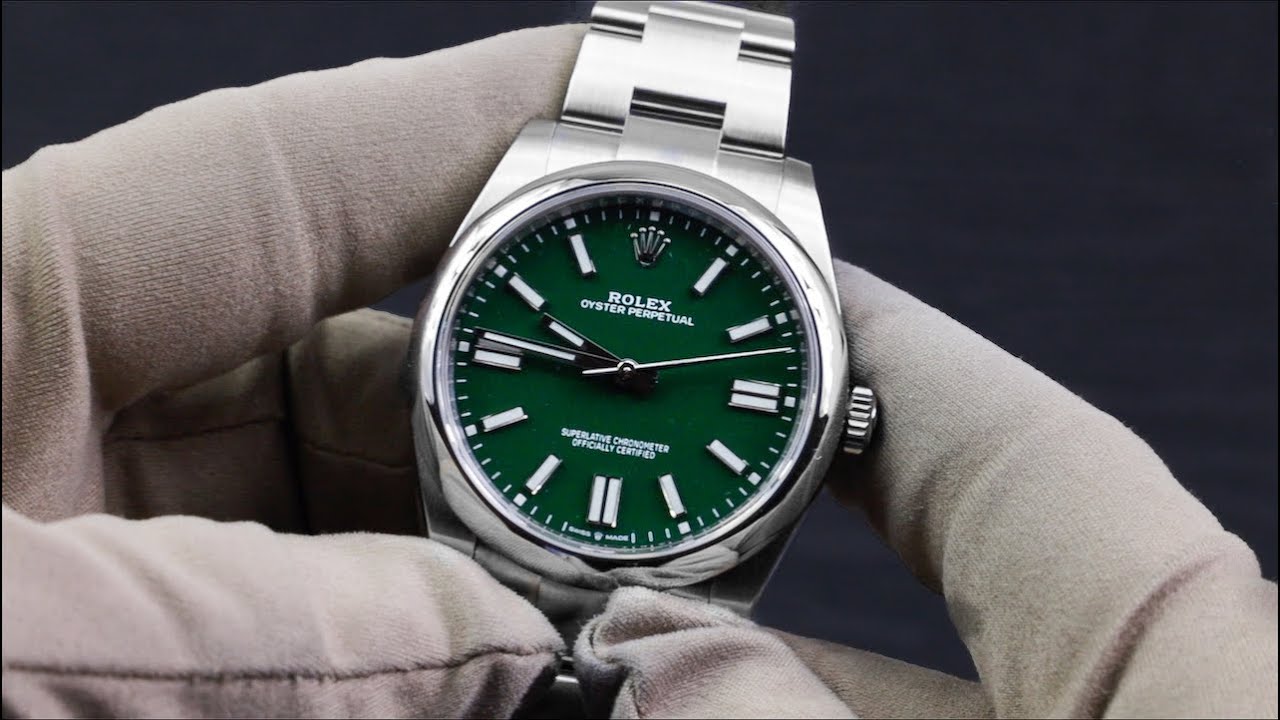Rolex Oyster Perpetual 41 124300 Green Dial Unboxing & Presentation