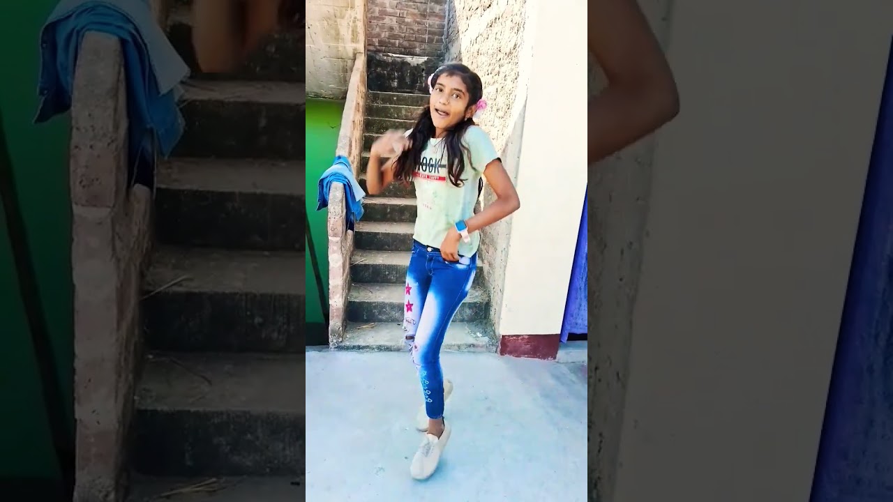 pare ke Umar bate kare De phdai  bhojpuri song dance short video Kajal Yadav